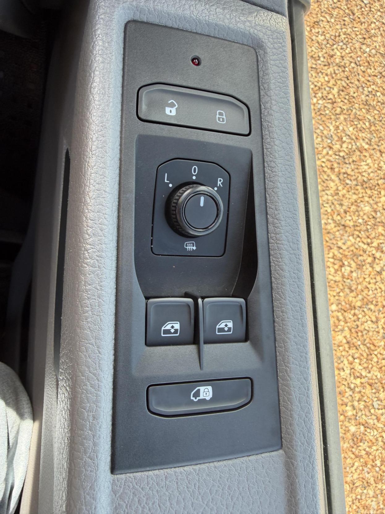 2021 Volkswagen Transporter 2.0 TDI T28 Startline Panel Van 5dr Diesel Manual FWD SWB Euro 6 (s/s) (110 ps) - Thumbnail 17