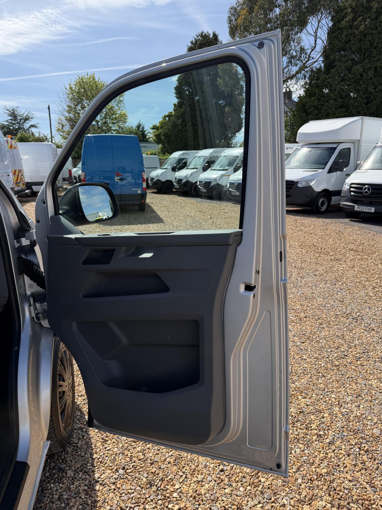 2021 Volkswagen Transporter 2.0 TDI T28 Startline Panel Van 5dr Diesel Manual FWD SWB Euro 6 (s/s) (110 ps) - Thumbnail 12