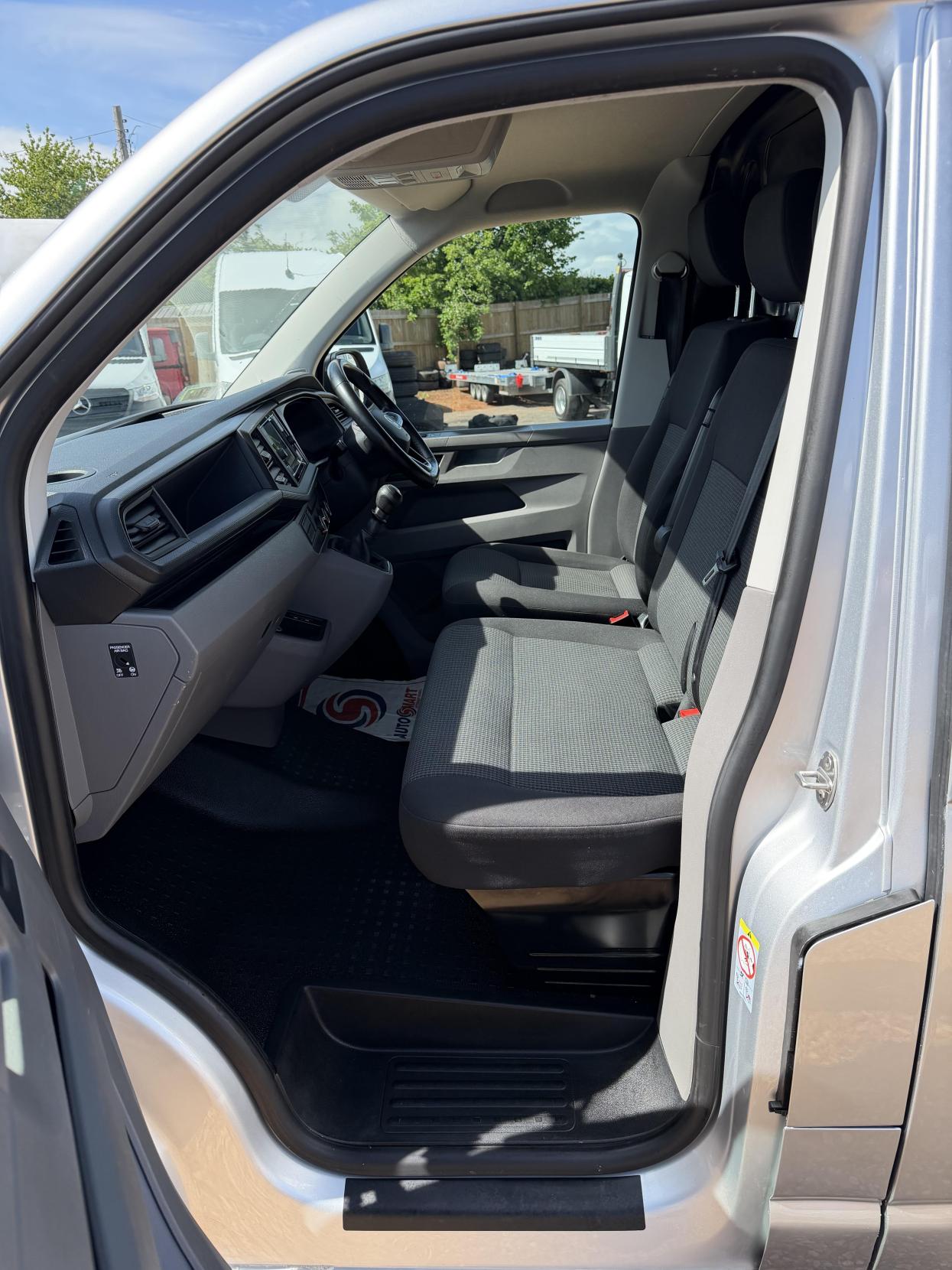 2021 Volkswagen Transporter 2.0 TDI T28 Startline Panel Van 5dr Diesel Manual FWD SWB Euro 6 (s/s) (110 ps) - Thumbnail 13