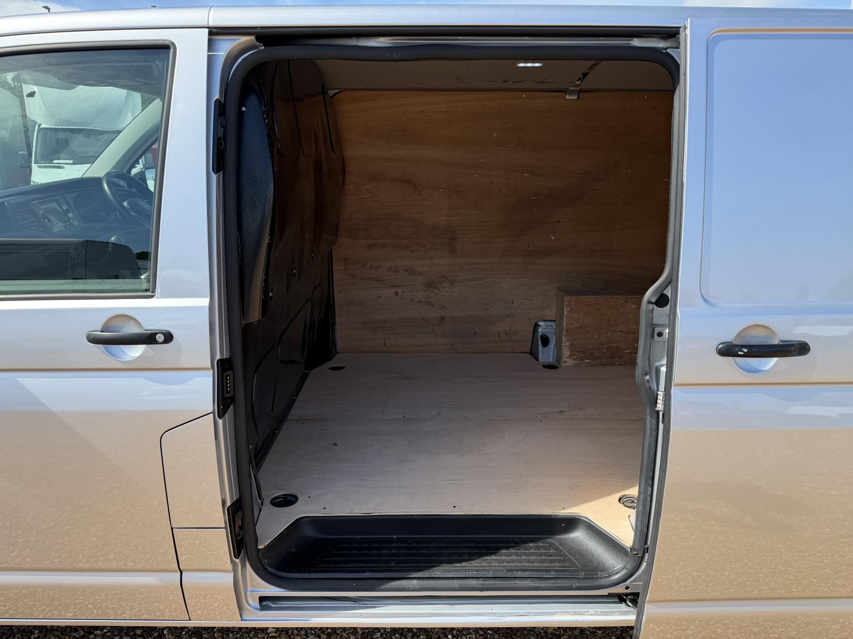2021 Volkswagen Transporter 2.0 TDI T28 Startline Panel Van 5dr Diesel Manual FWD SWB Euro 6 (s/s) (110 ps) - Thumbnail 28