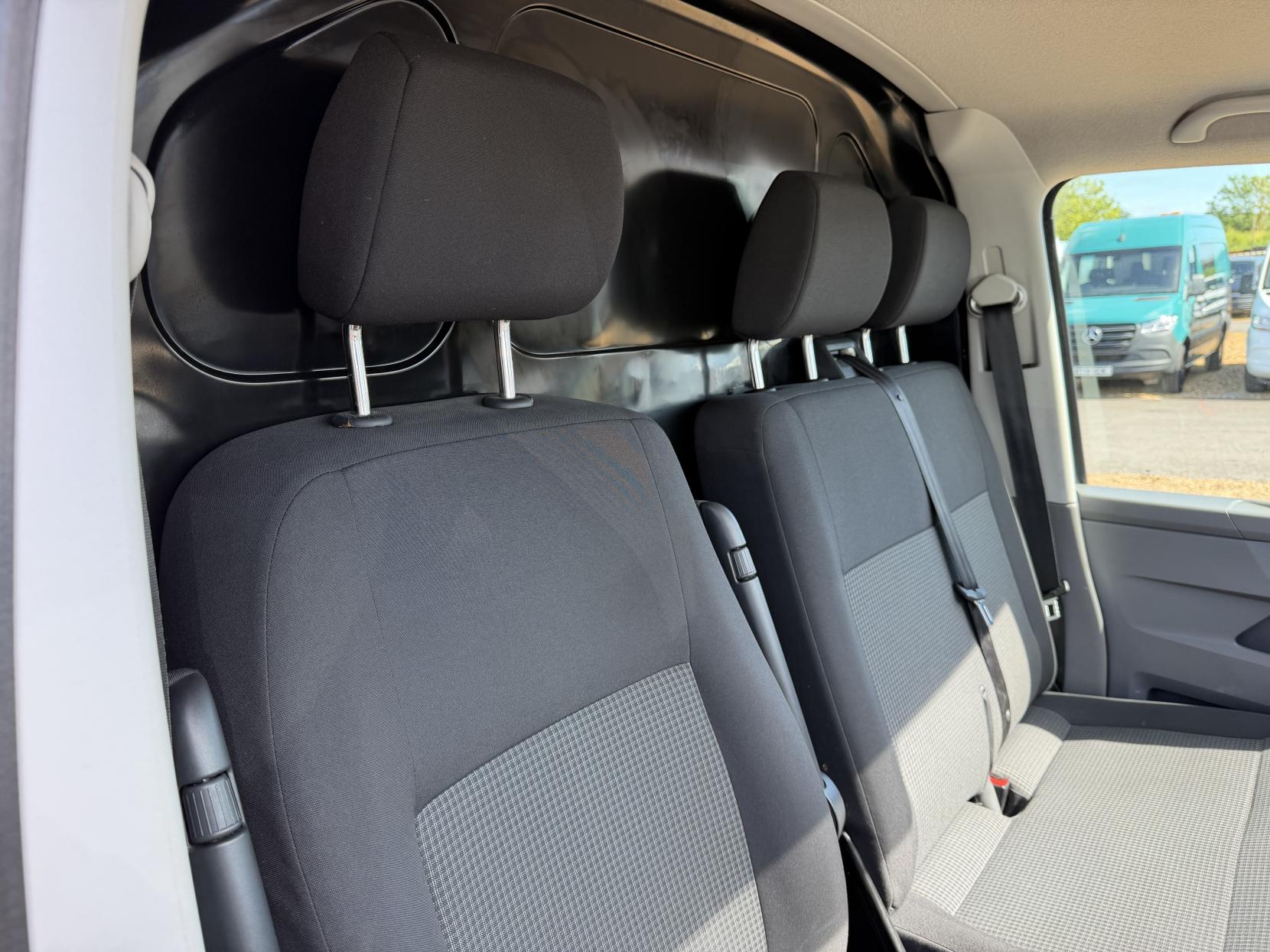 2021 Volkswagen Transporter 2.0 TDI T28 Startline Panel Van 5dr Diesel Manual FWD SWB Euro 6 (s/s) (110 ps) - Thumbnail 15