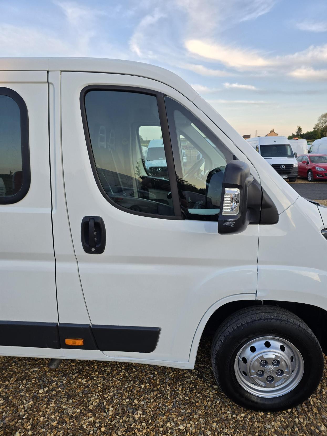 Peugeot Boxer 2.0 BlueHDi 335 Built for Business Tipper Double Cab 4dr Diesel Manual L3 Euro 6 (130 ps)