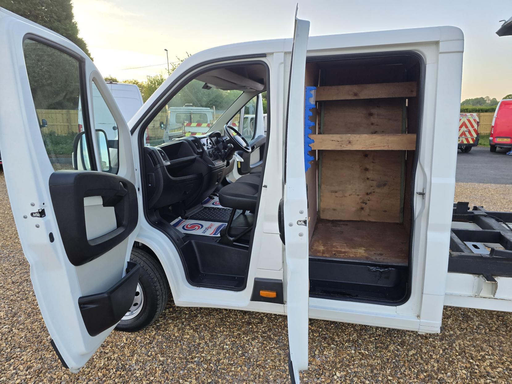 Peugeot Boxer 2.0 BlueHDi 335 Built for Business Tipper Double Cab 4dr Diesel Manual L3 Euro 6 (130 ps)