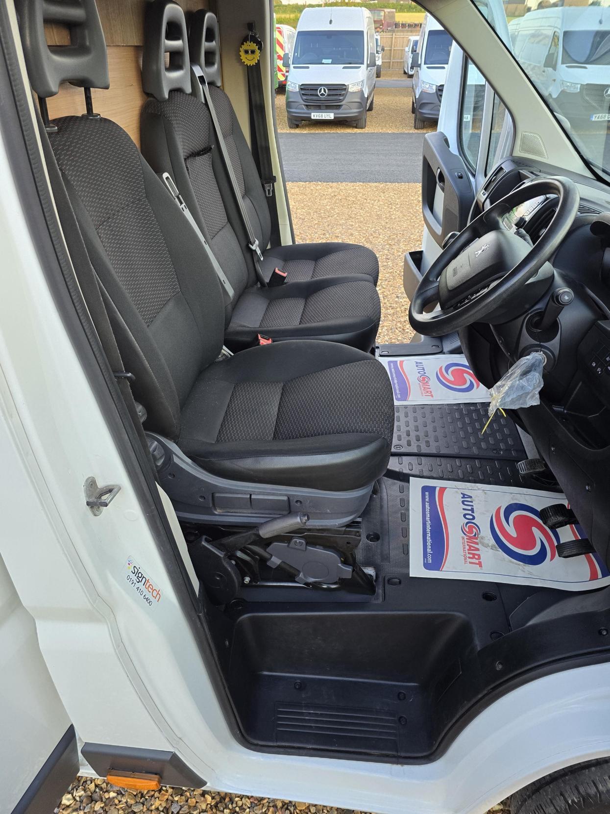Peugeot Boxer 2.0 BlueHDi 335 Built for Business Tipper Double Cab 4dr Diesel Manual L3 Euro 6 (130 ps)