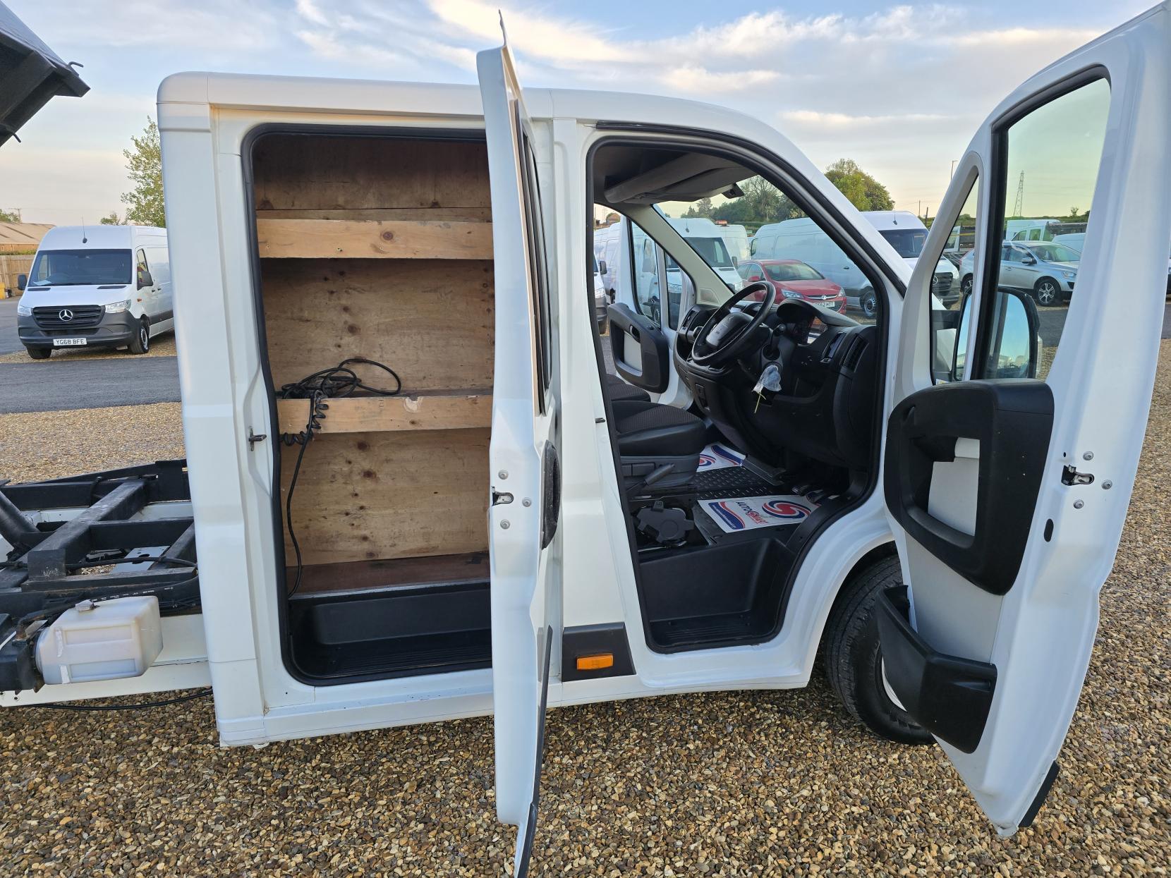 Peugeot Boxer 2.0 BlueHDi 335 Built for Business Tipper Double Cab 4dr Diesel Manual L3 Euro 6 (130 ps)