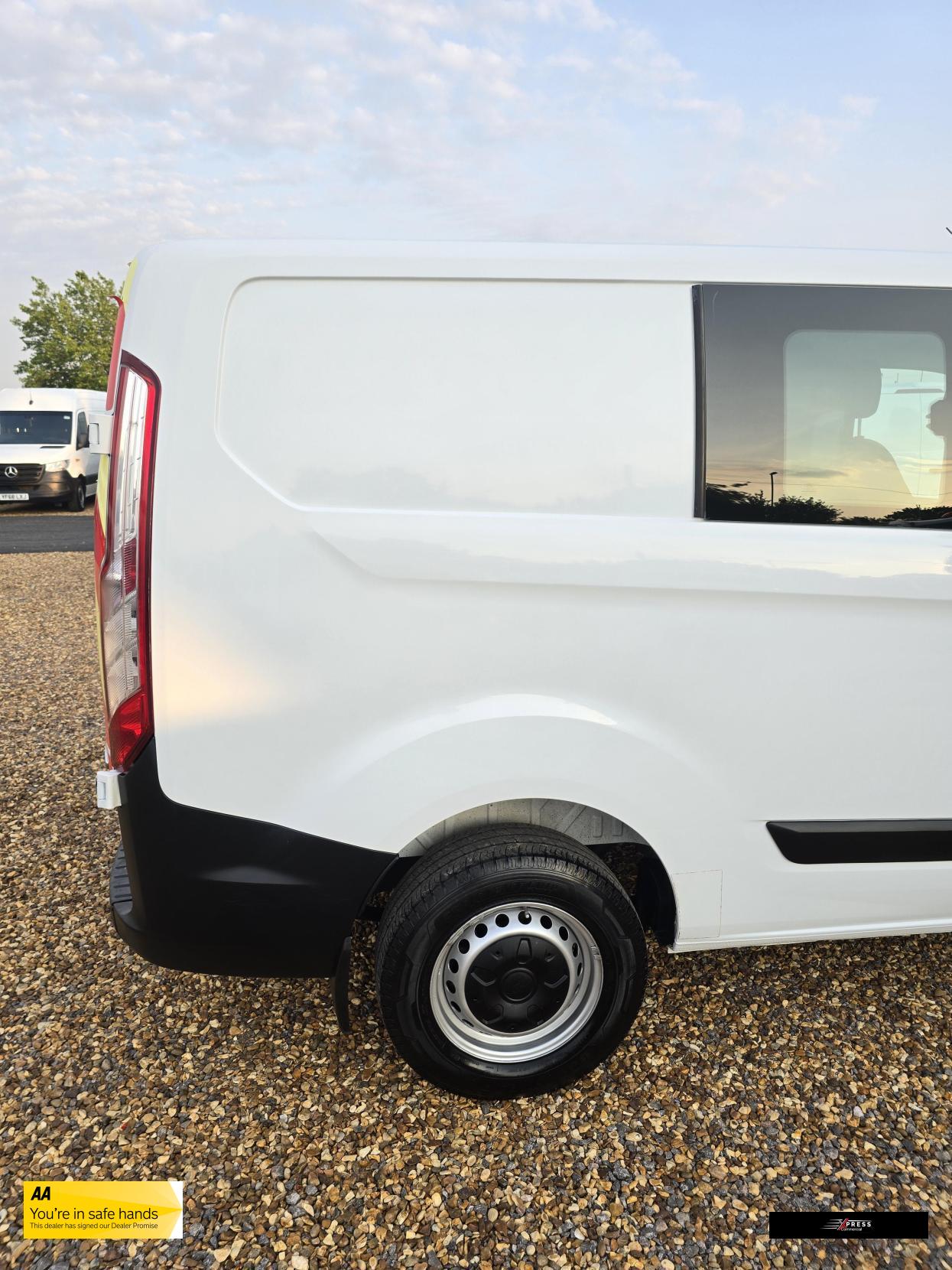 Ford Transit Custom Transit Custom 2.0 280 EcoBlue Crew Van Double Cab 5dr Diesel Manual L1 H1 Euro 6 (5 Seat) (105 ps)