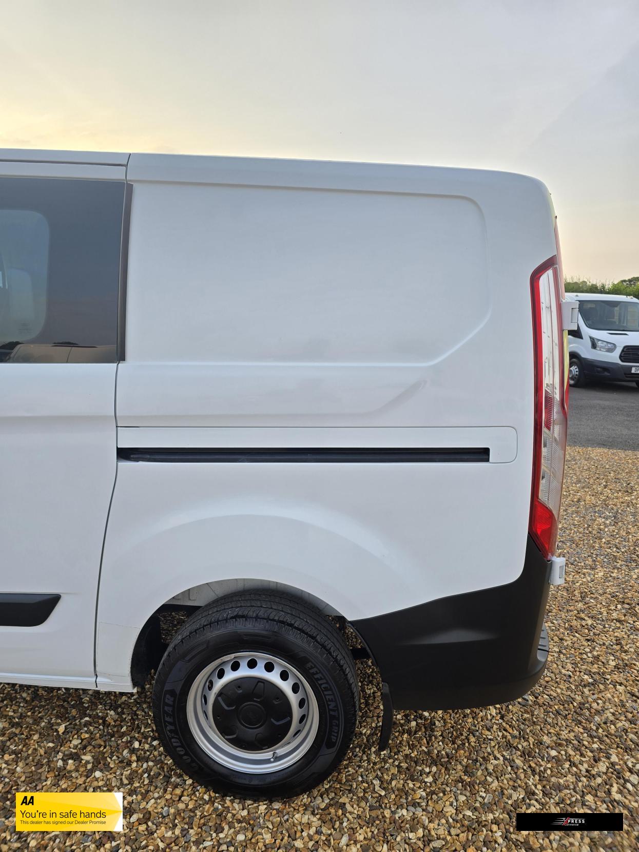 Ford Transit Custom Transit Custom 2.0 280 EcoBlue Crew Van Double Cab 5dr Diesel Manual L1 H1 Euro 6 (5 Seat) (105 ps)