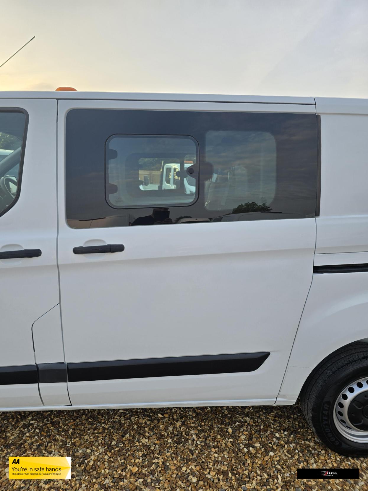 Ford Transit Custom Transit Custom 2.0 280 EcoBlue Crew Van Double Cab 5dr Diesel Manual L1 H1 Euro 6 (5 Seat) (105 ps)