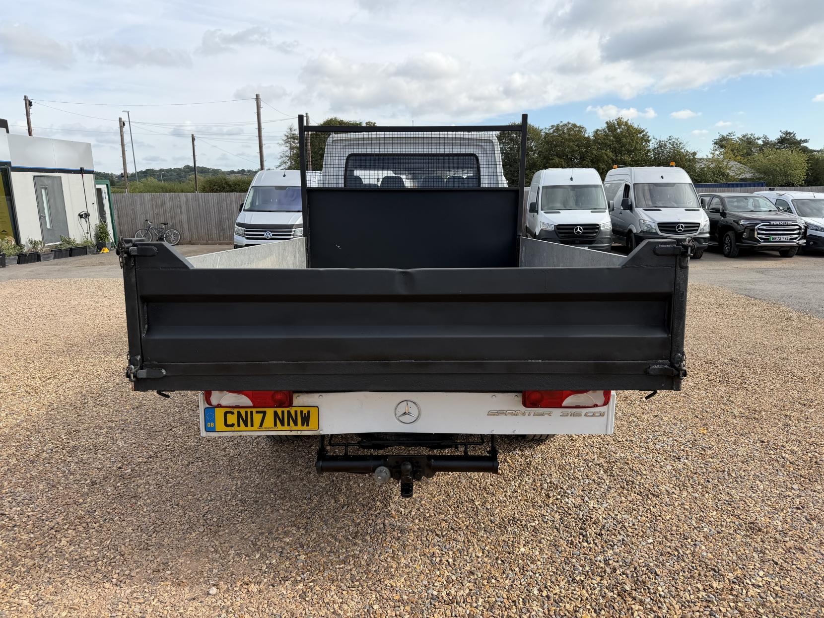 2017 Mercedes-Benz Sprinter 2.1 314 CDi BlueEFFICIENCY Tipper 2dr Diesel Manual RWD L2 (140 bhp) - Thumbnail 15