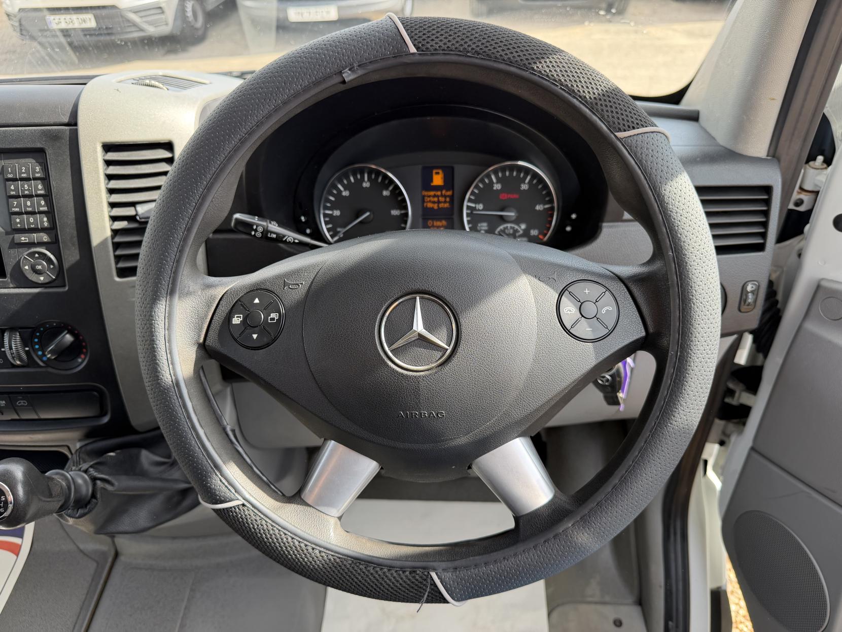 2017 Mercedes-Benz Sprinter 2.1 314 CDi BlueEFFICIENCY Tipper 2dr Diesel Manual RWD L2 (140 bhp) - Thumbnail 21