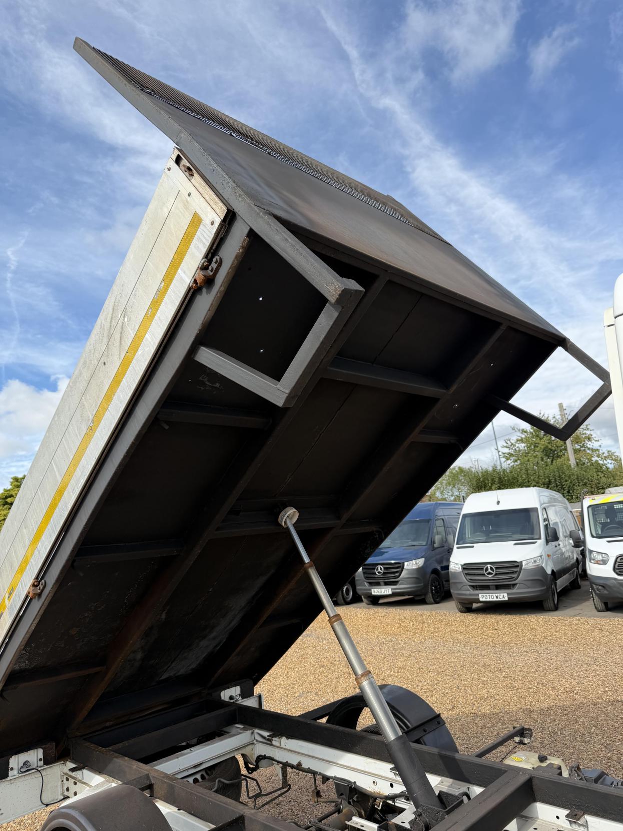 2017 Mercedes-Benz Sprinter 2.1 314 CDi BlueEFFICIENCY Tipper 2dr Diesel Manual RWD L2 (140 bhp) - Thumbnail 46