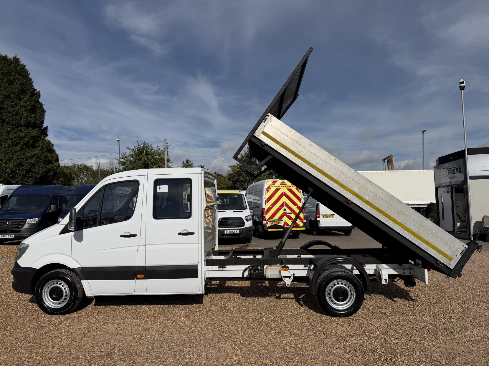 2017 Mercedes-Benz Sprinter 2.1 314 CDi BlueEFFICIENCY Tipper 2dr Diesel Manual RWD L2 (140 bhp) - Thumbnail 8