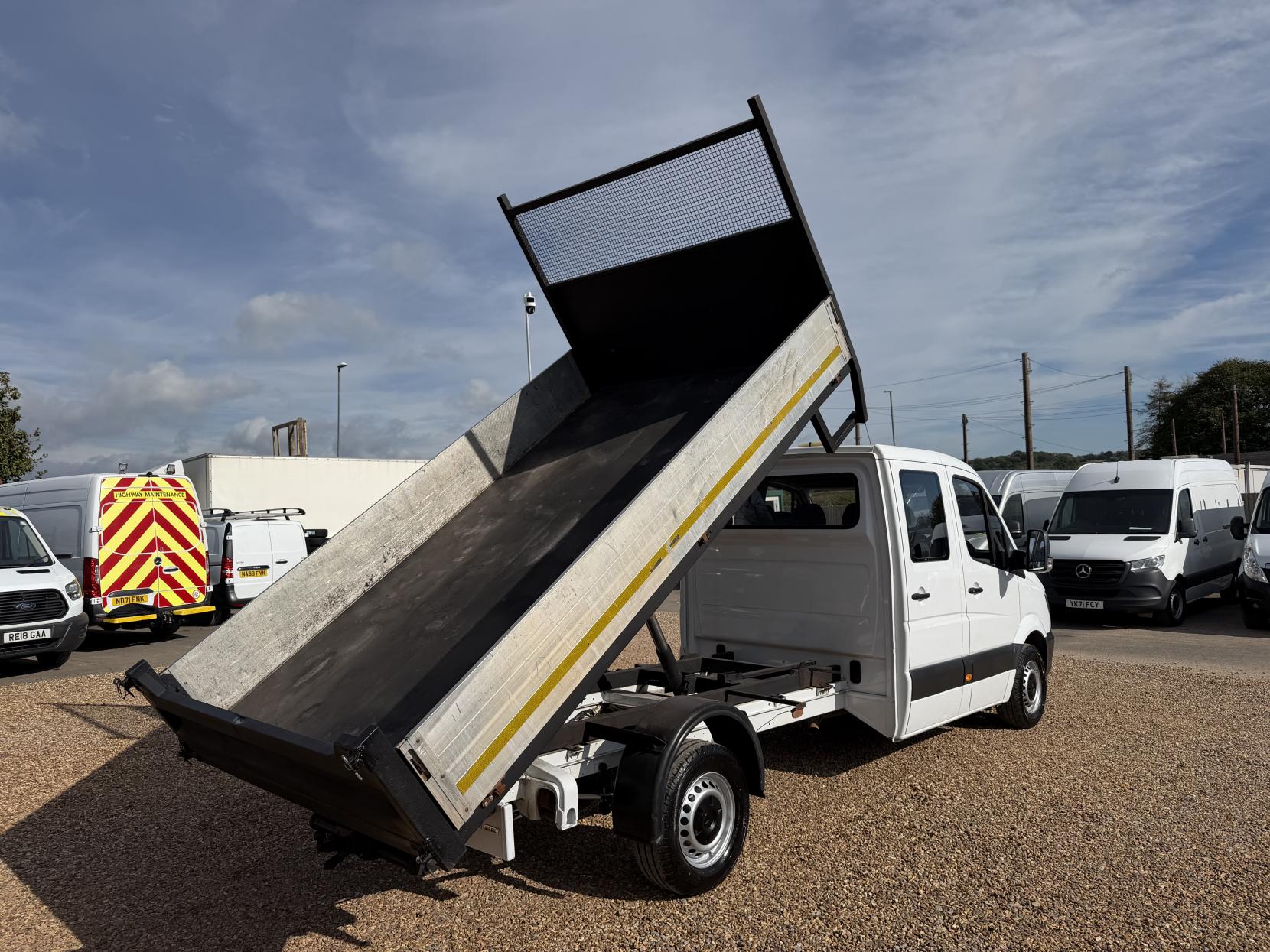 2017 Mercedes-Benz Sprinter 2.1 314 CDi BlueEFFICIENCY Tipper 2dr Diesel Manual RWD L2 (140 bhp) - Thumbnail 11