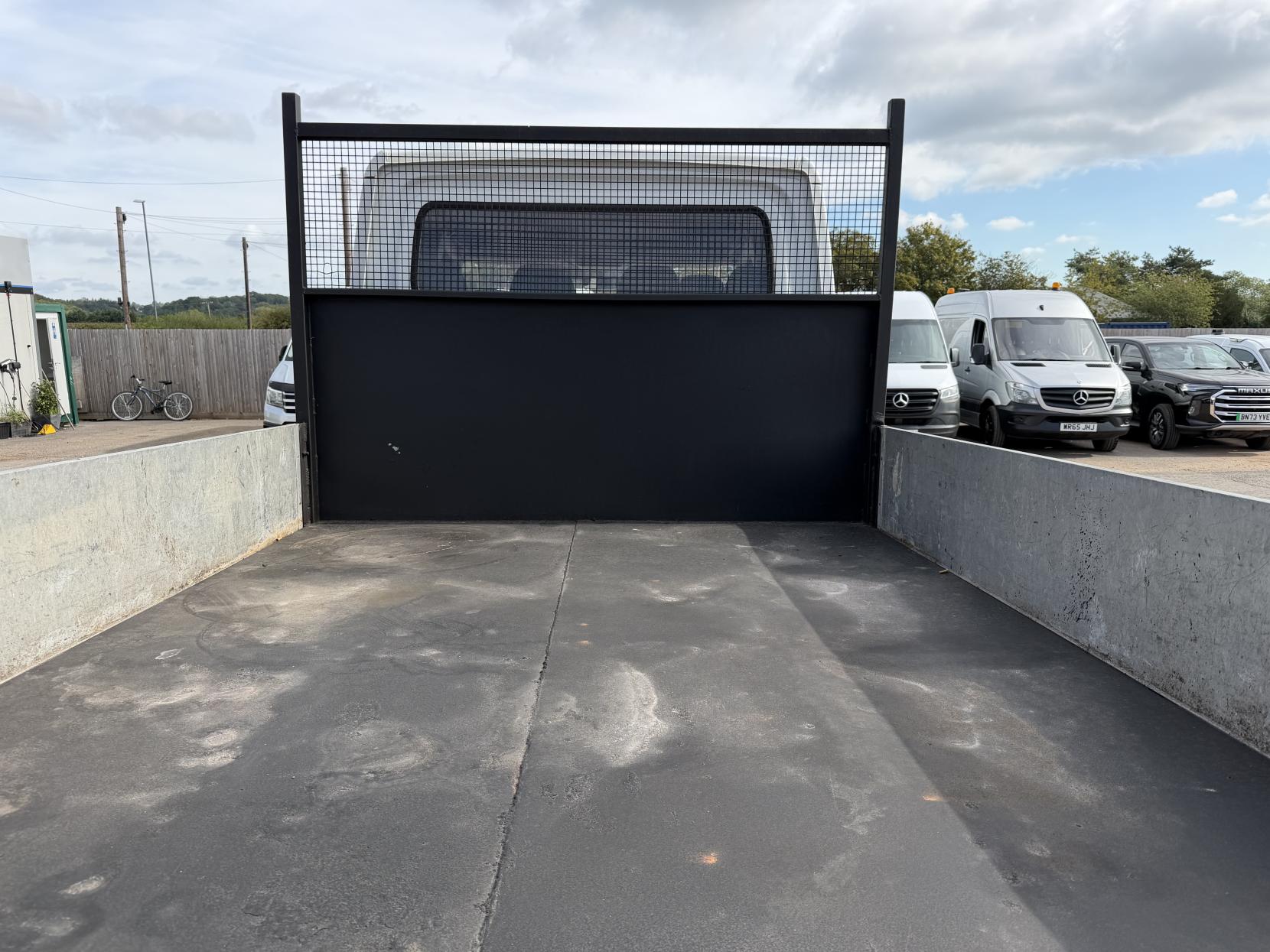 2017 Mercedes-Benz Sprinter 2.1 314 CDi BlueEFFICIENCY Tipper 2dr Diesel Manual RWD L2 (140 bhp) - Thumbnail 48