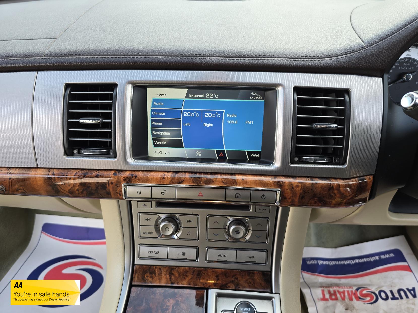 Jaguar XF 3.0d V6 Luxury Saloon 4dr Diesel Auto Euro 5 (240 ps)