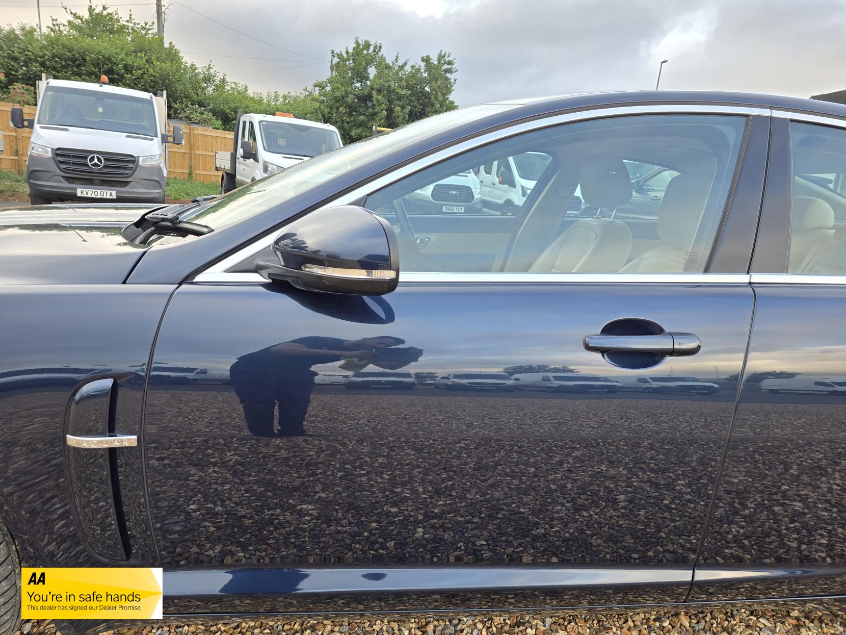 Jaguar XF 3.0d V6 Luxury Saloon 4dr Diesel Auto Euro 5 (240 ps)