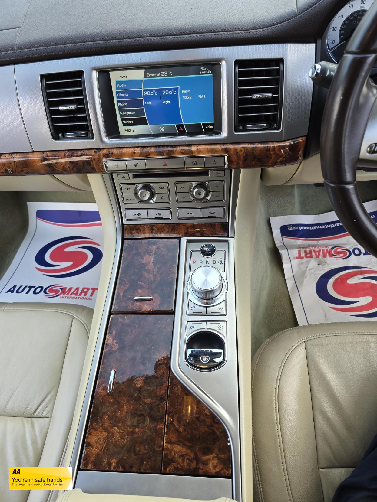 Jaguar XF 3.0d V6 Luxury Saloon 4dr Diesel Auto Euro 5 (240 ps)