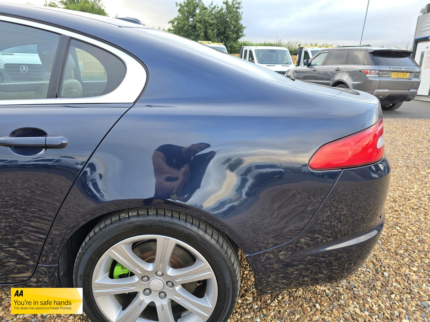 Jaguar XF 3.0d V6 Luxury Saloon 4dr Diesel Auto Euro 5 (240 ps)