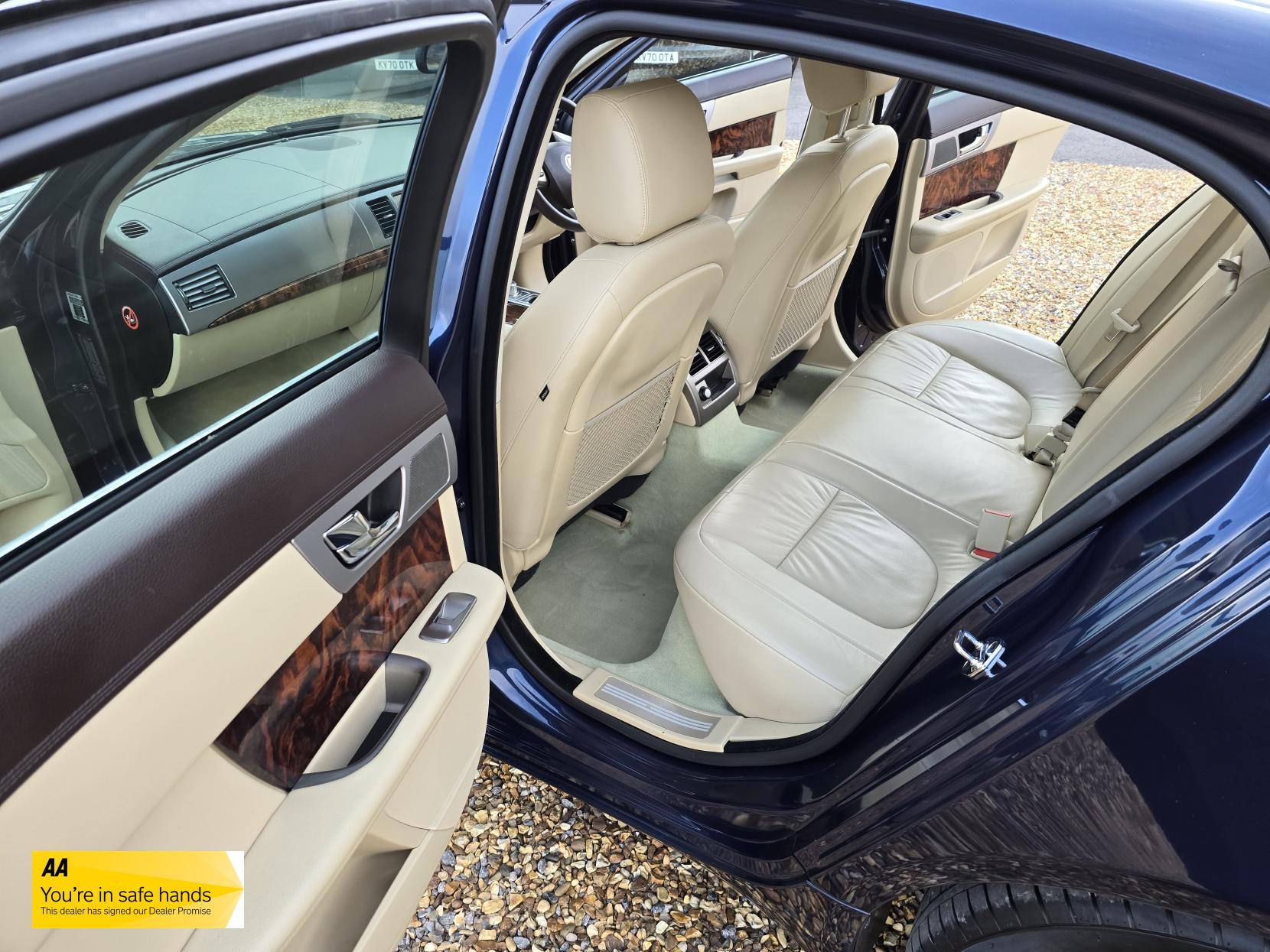 Jaguar XF 3.0d V6 Luxury Saloon 4dr Diesel Auto Euro 5 (240 ps)