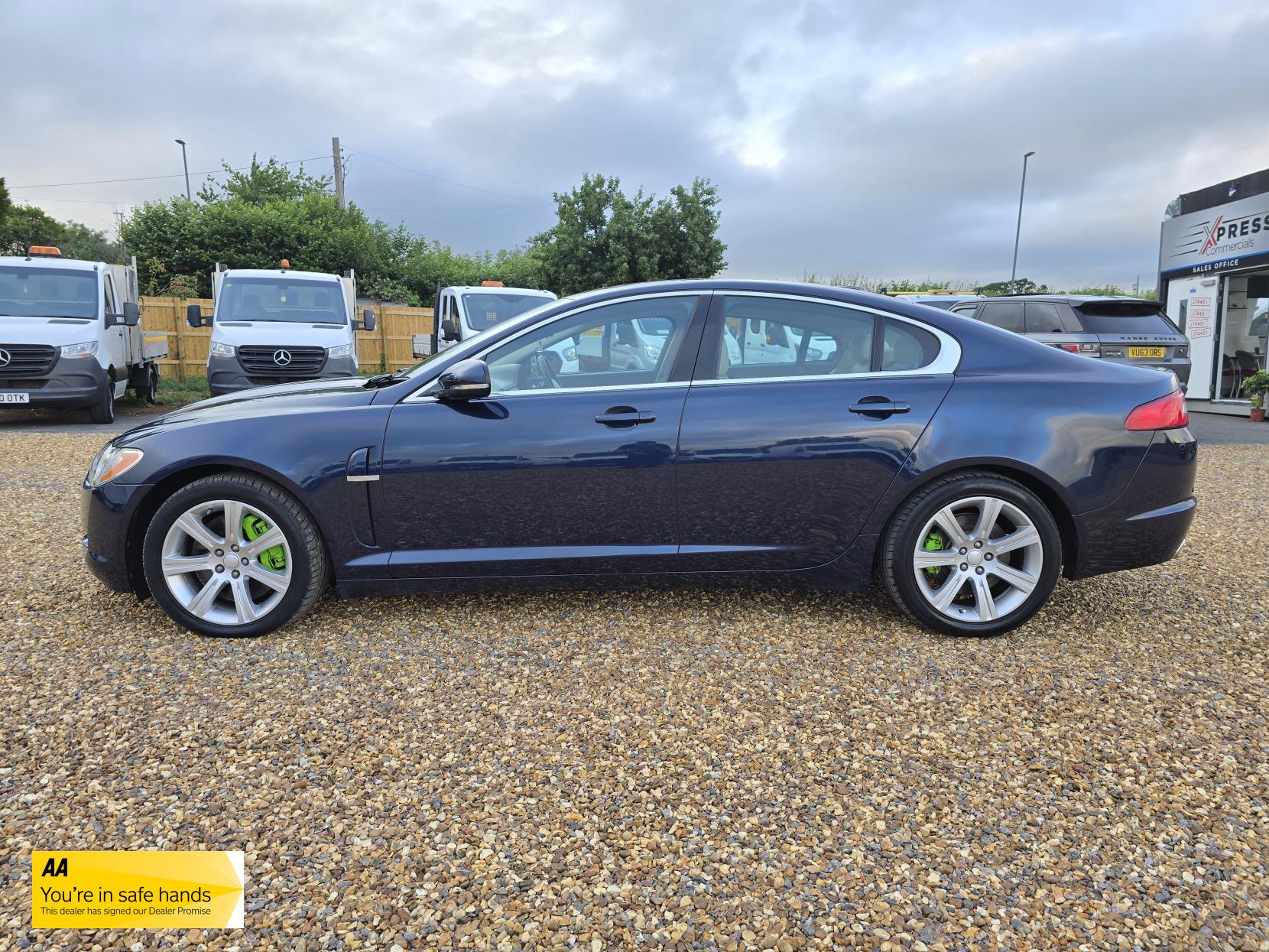 Jaguar XF 3.0d V6 Luxury Saloon 4dr Diesel Auto Euro 5 (240 ps)