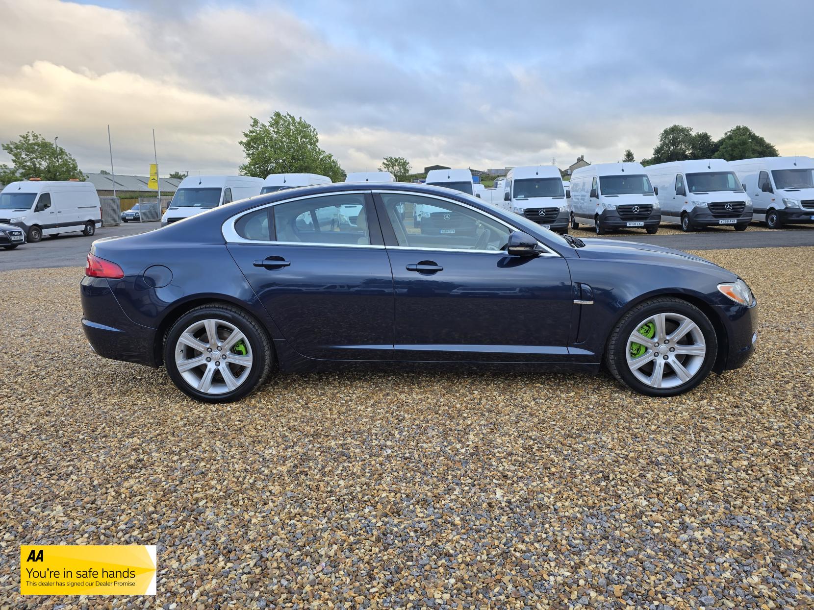 Jaguar XF 3.0d V6 Luxury Saloon 4dr Diesel Auto Euro 5 (240 ps)