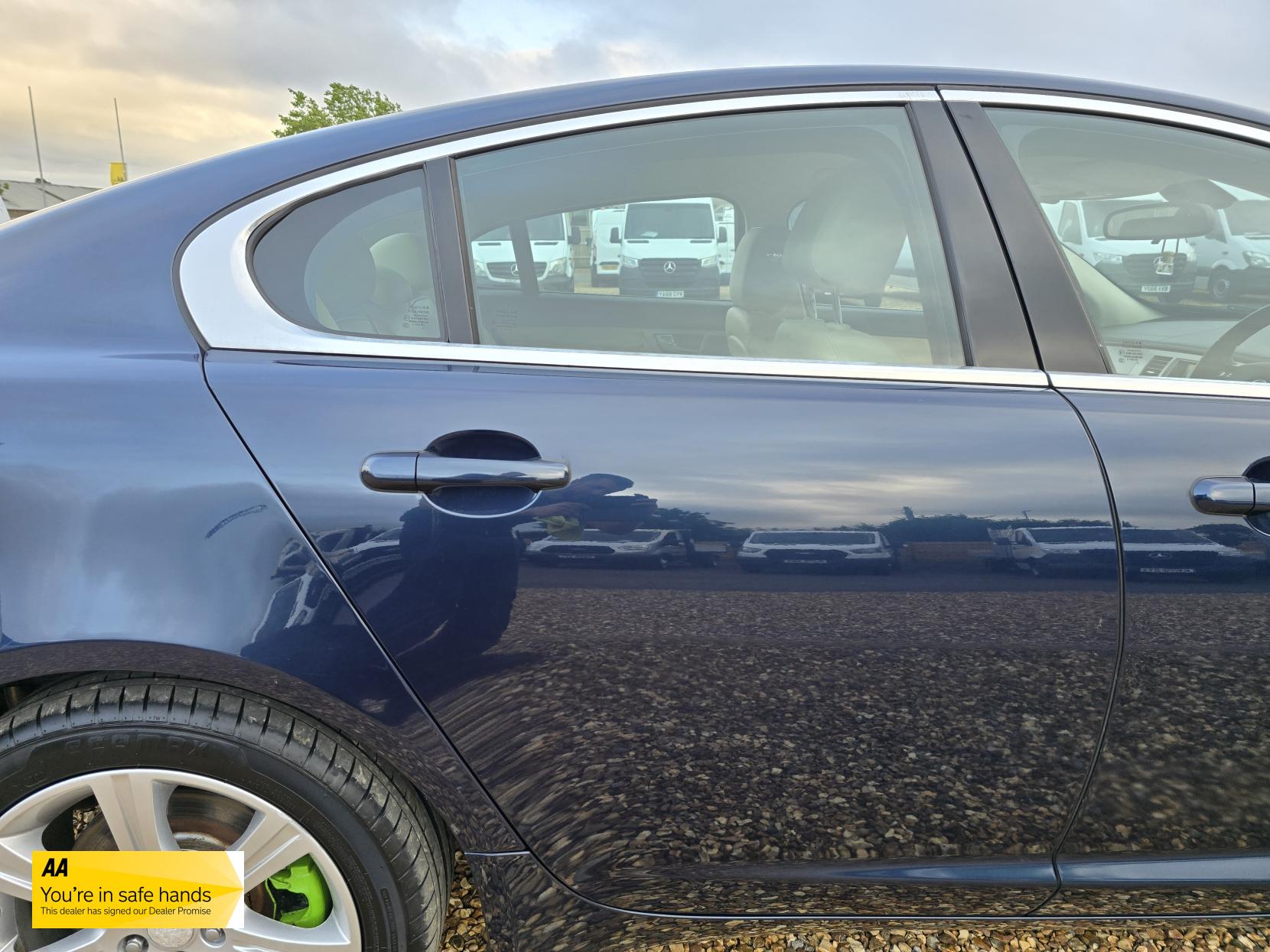 Jaguar XF 3.0d V6 Luxury Saloon 4dr Diesel Auto Euro 5 (240 ps)