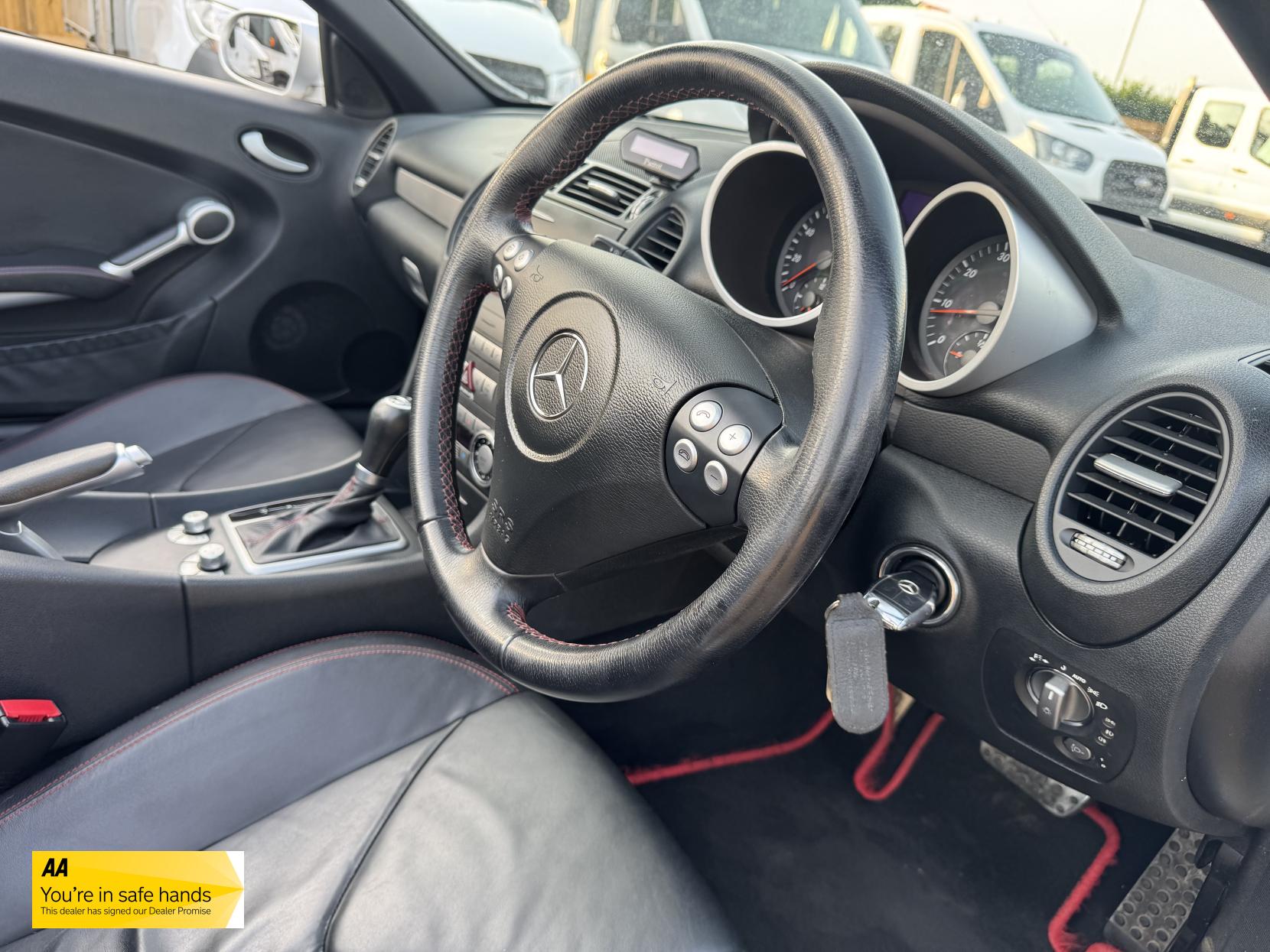 Mercedes-Benz SLK 3.0 SLK280 Convertible 2dr Petrol 7G-Tronic (222 g/km, 231 bhp)