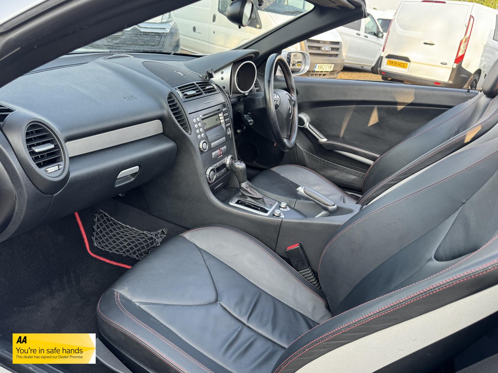 Mercedes-Benz SLK 3.0 SLK280 Convertible 2dr Petrol 7G-Tronic (222 g/km, 231 bhp)