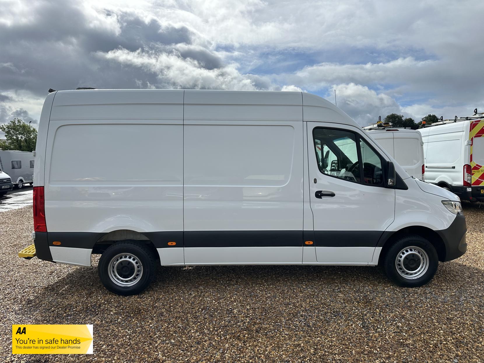 Mercedes-Benz Sprinter 2.1 316 CDI Panel Van 5dr Diesel Manual RWD L2 H2 Euro 6 (163 ps)
