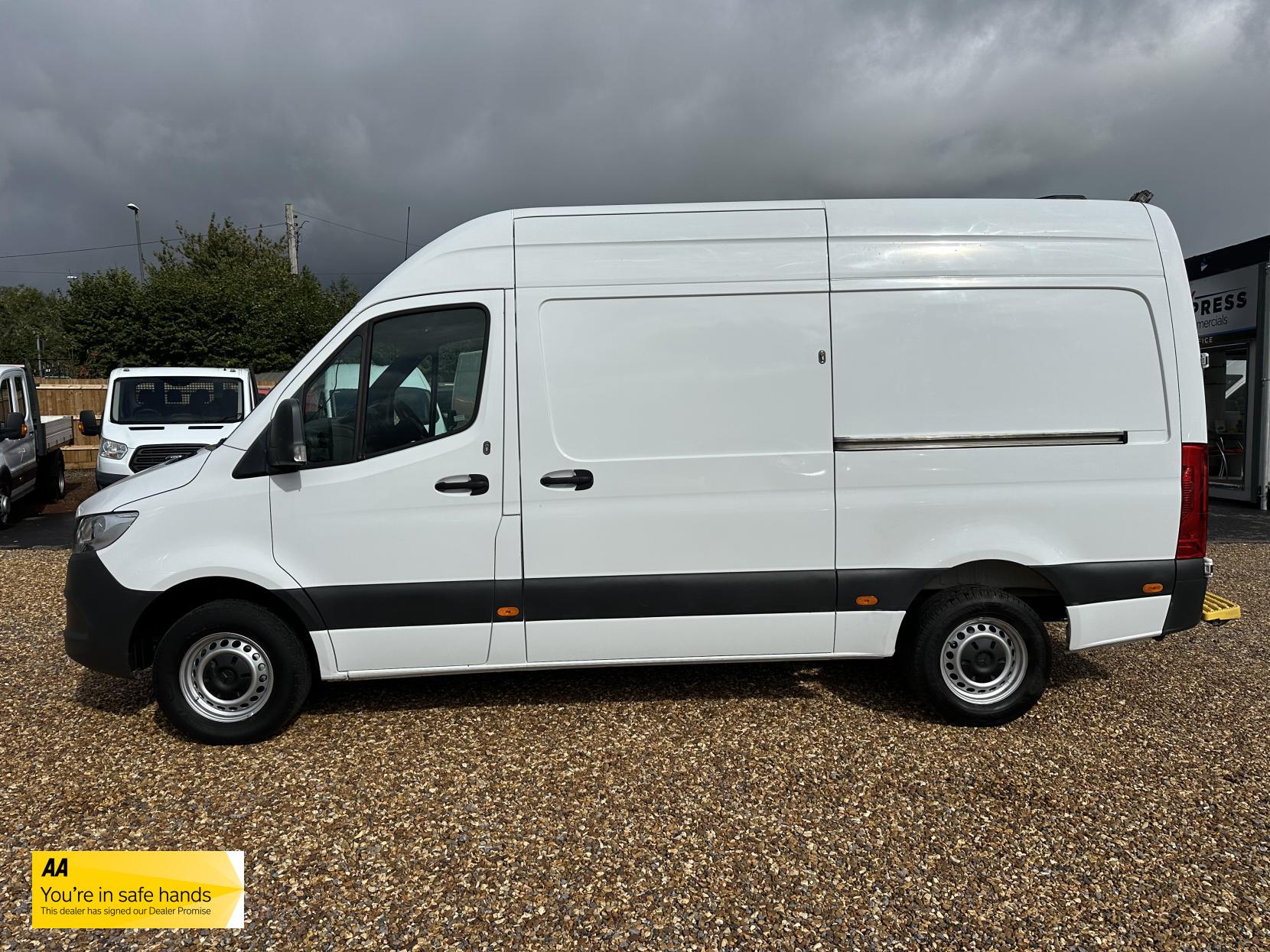 Mercedes-Benz Sprinter 2.1 316 CDI Panel Van 5dr Diesel Manual RWD L2 H2 Euro 6 (163 ps)