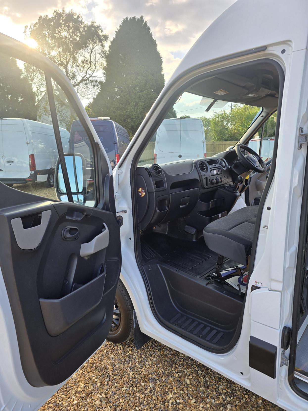 Vauxhall Movano 2.3 CDTi 3500 Panel Van 5dr Diesel Manual FWD L2 H2 Euro 6 (130 ps)