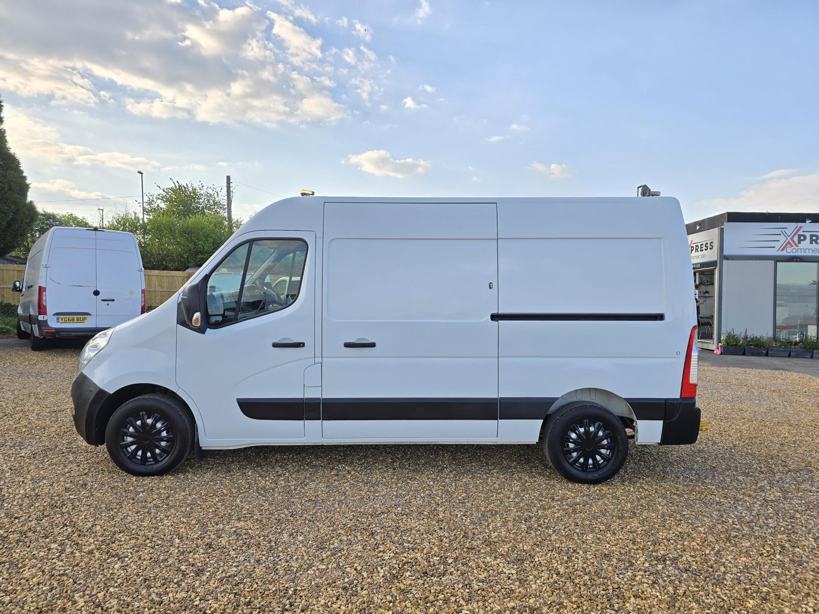 Vauxhall Movano 2.3 CDTi 3500 Panel Van 5dr Diesel Manual FWD L2 H2 Euro 6 (130 ps)
