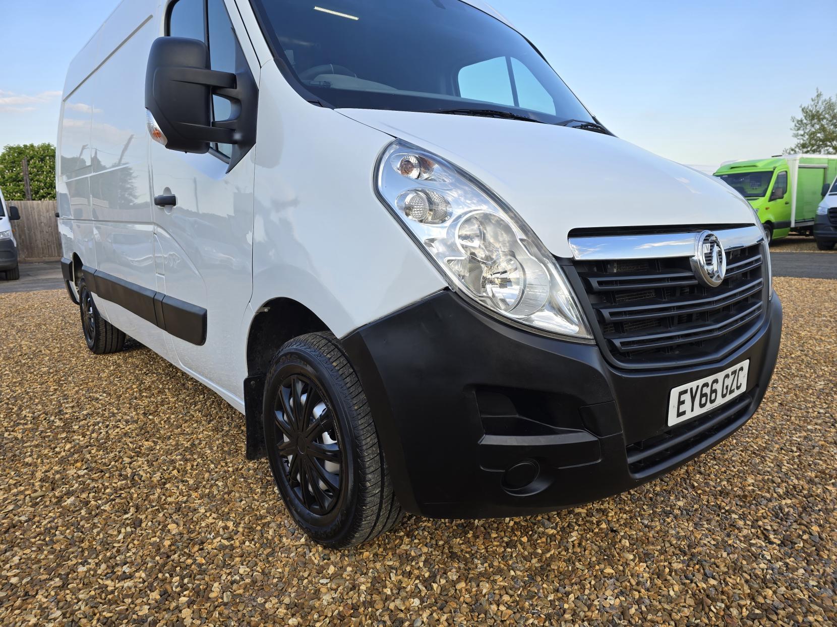 Vauxhall Movano 2.3 CDTi 3500 Panel Van 5dr Diesel Manual FWD L2 H2 Euro 6 (130 ps)