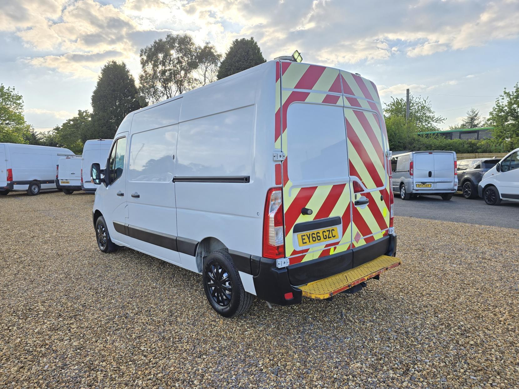 Vauxhall Movano 2.3 CDTi 3500 Panel Van 5dr Diesel Manual FWD L2 H2 Euro 6 (130 ps)