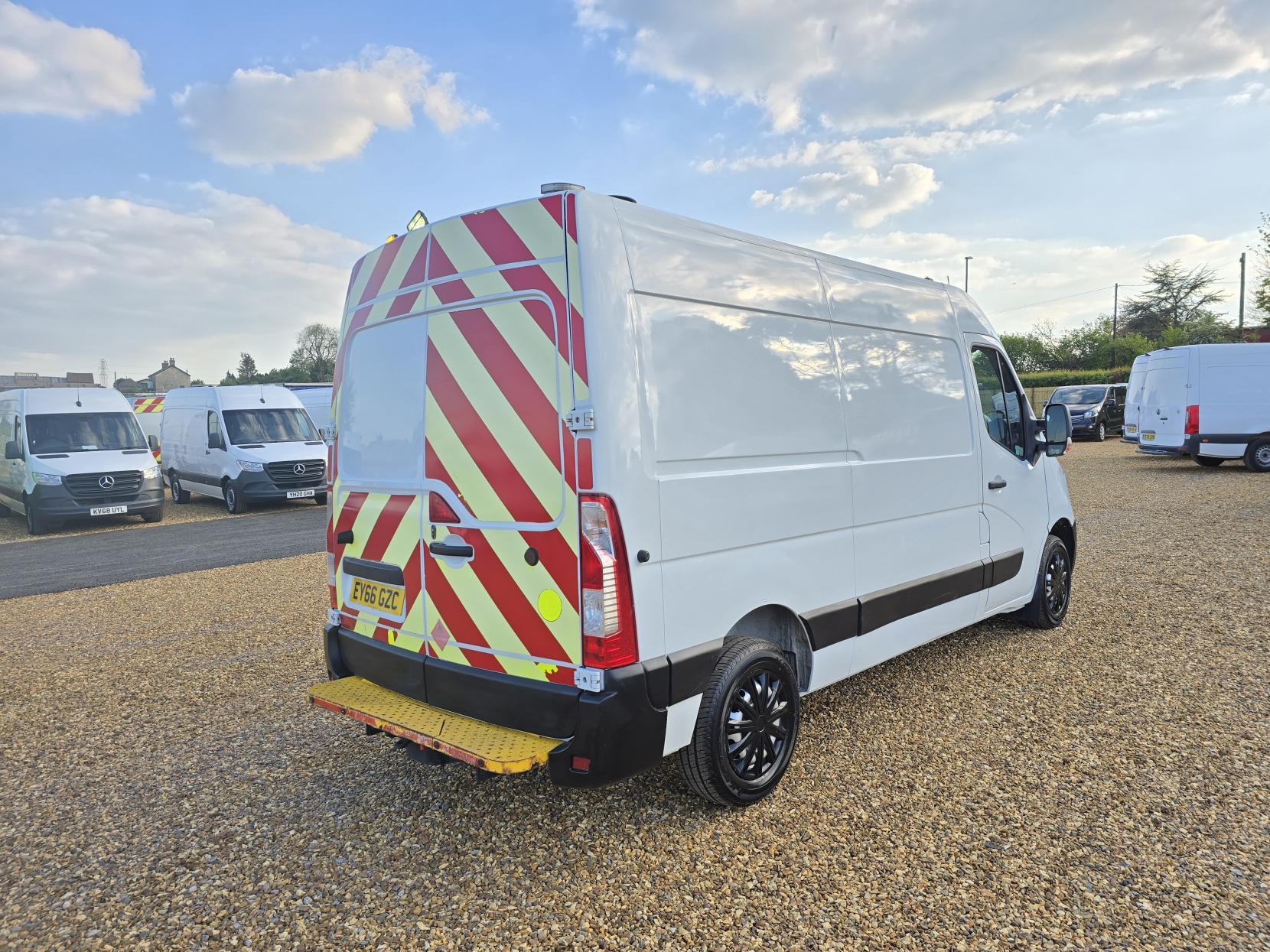 Vauxhall Movano 2.3 CDTi 3500 Panel Van 5dr Diesel Manual FWD L2 H2 Euro 6 (130 ps)