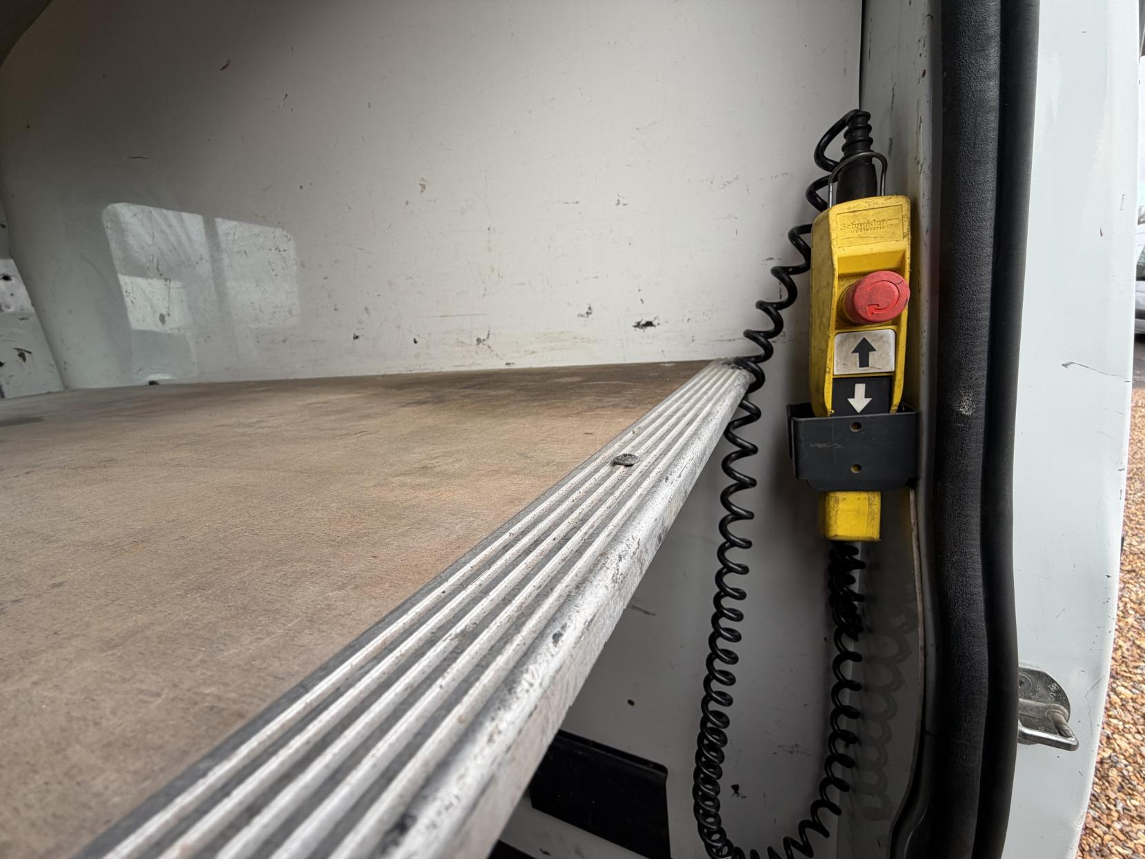 Vauxhall Movano 2.3 CDTi 3500 Dropside Tipper Double Cab 4dr Diesel Manual FWD L3 Euro 5 (125 ps)