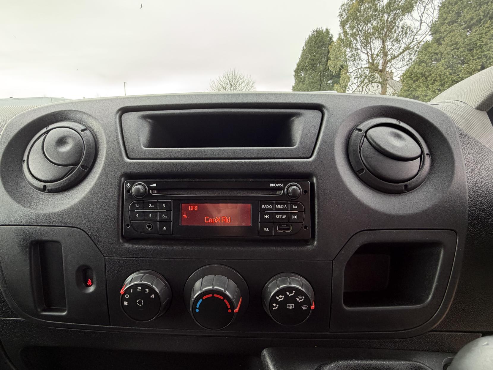 Vauxhall Movano 2.3 CDTi 3500 Dropside Tipper Double Cab 4dr Diesel Manual FWD L3 Euro 5 (125 ps)