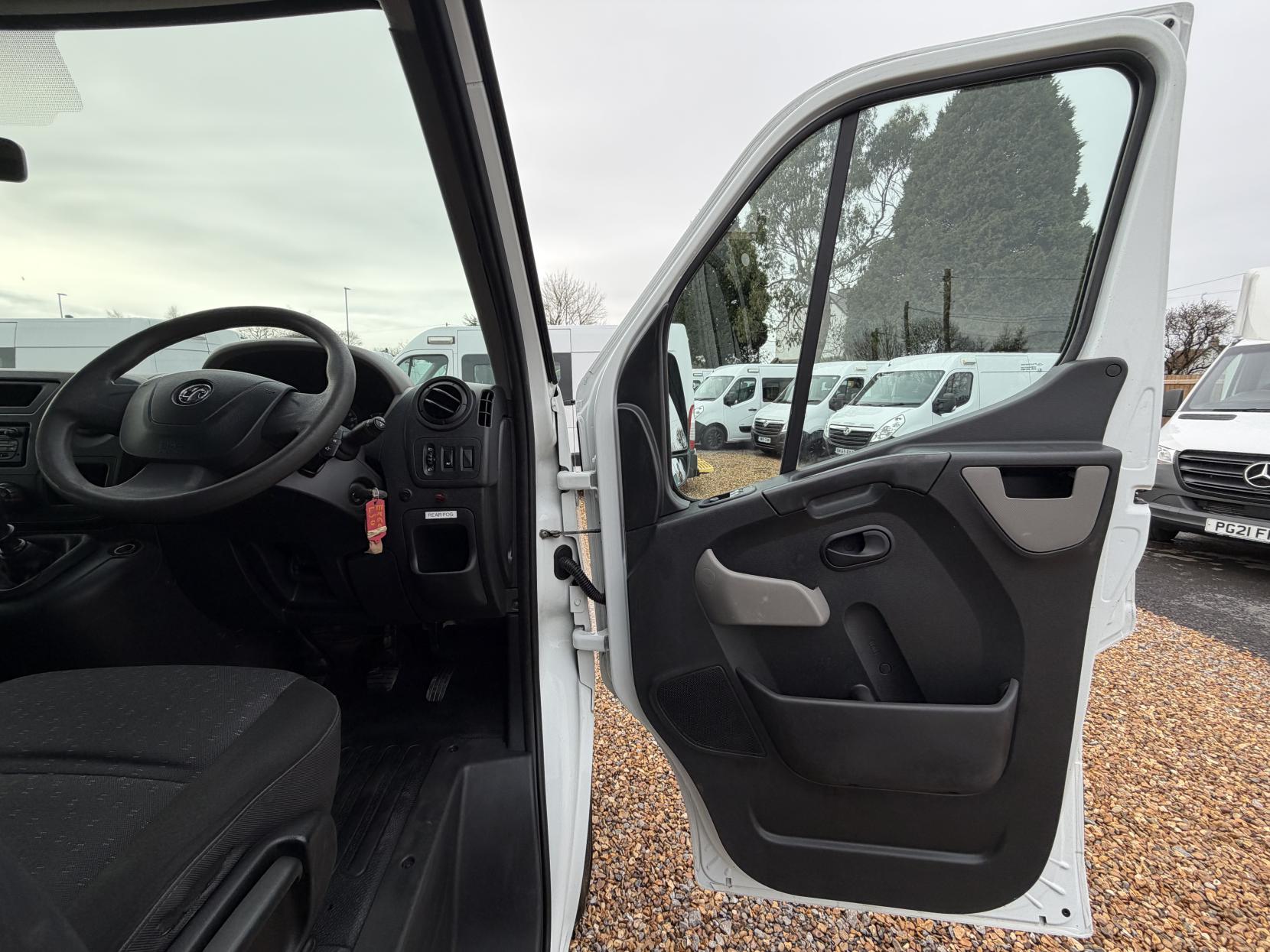 Vauxhall Movano 2.3 CDTi 3500 Dropside Tipper Double Cab 4dr Diesel Manual FWD L3 Euro 5 (125 ps)