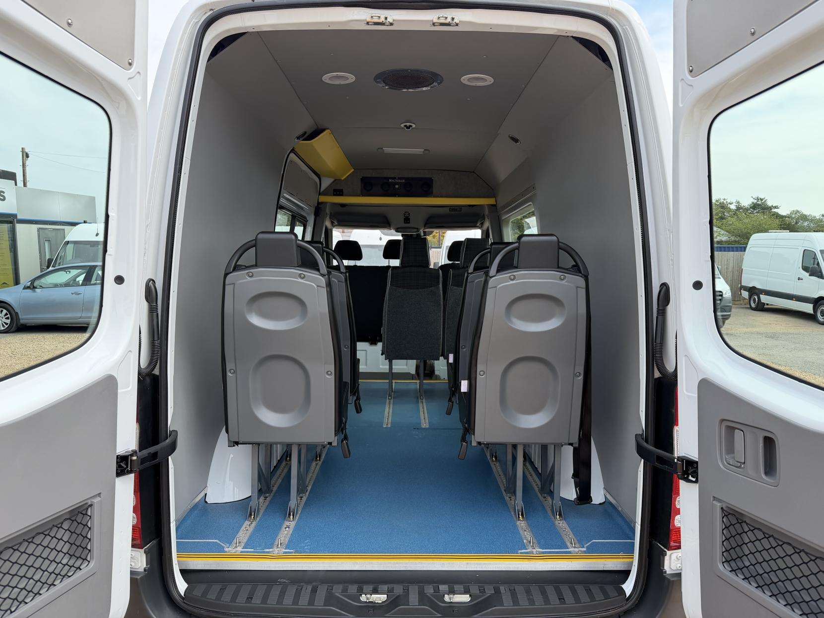 2014 Mercedes-Benz Sprinter 2.1 313 CDi Panel Van 4dr Diesel Manual RWD L2 (129 bhp) - Thumbnail 3