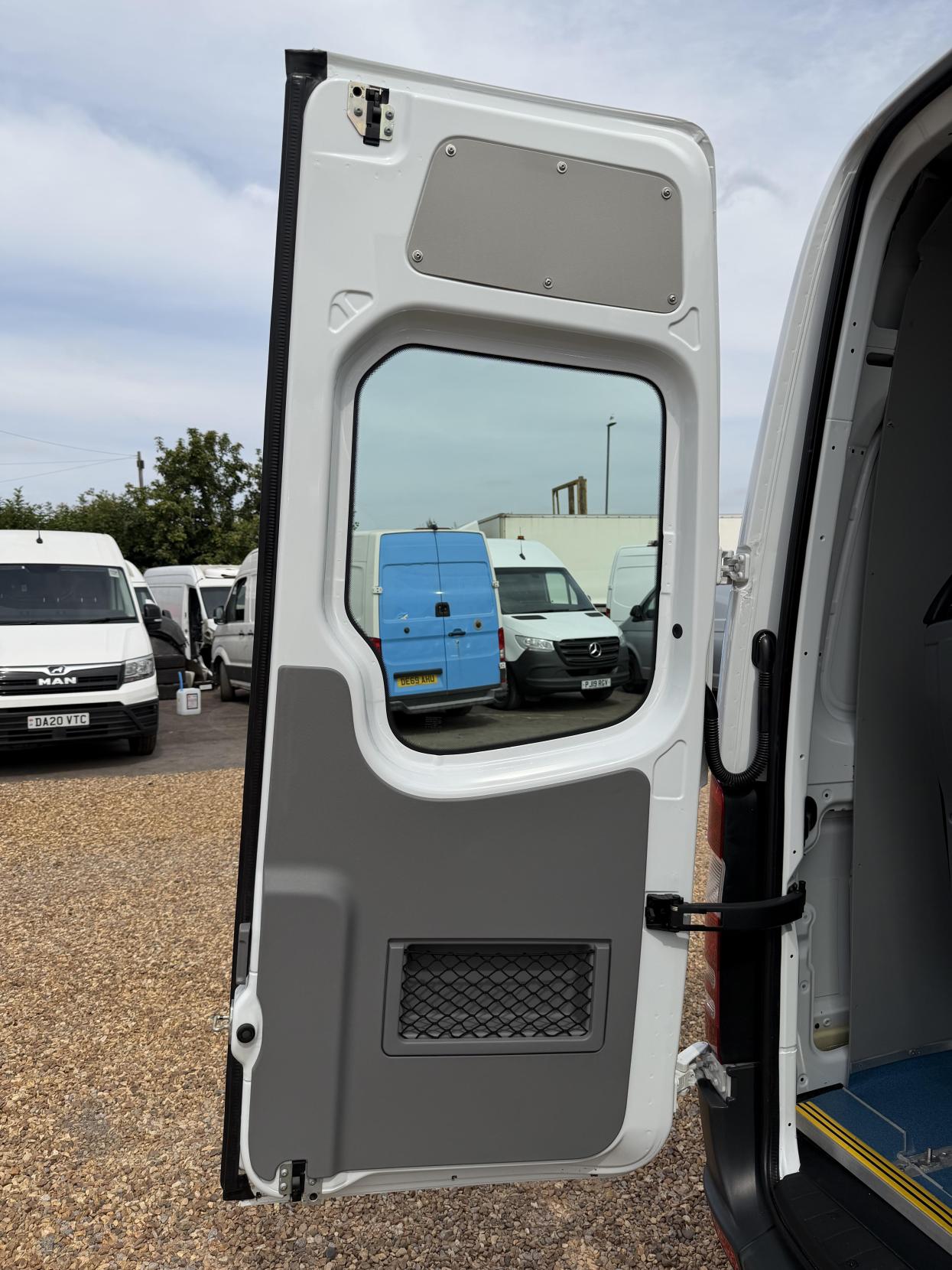 2014 Mercedes-Benz Sprinter 2.1 313 CDi Panel Van 4dr Diesel Manual RWD L2 (129 bhp) - Thumbnail 49