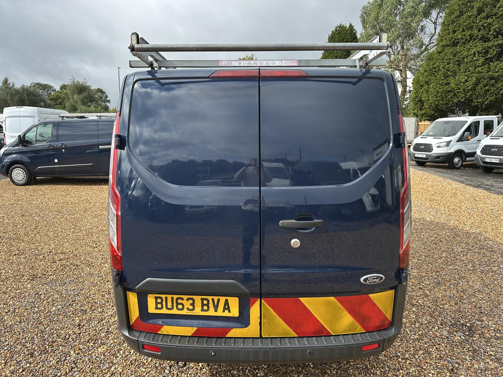 Ford Transit Custom 2.2 TDCi 330 Trend Panel Van 5dr Diesel Manual L2 H1 (197 g/km, 123 bhp)