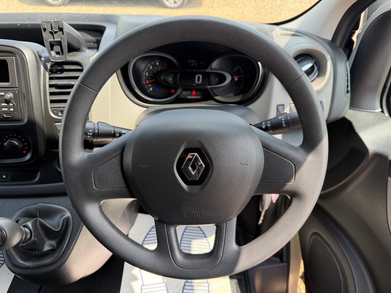 2019 Renault Trafic 1.6 dCi ENERGY 27 Business+ Panel Van 5dr Diesel Manual SWB Standard Roof Euro 6 (s/s) (125 ps) - Thumbnail 35