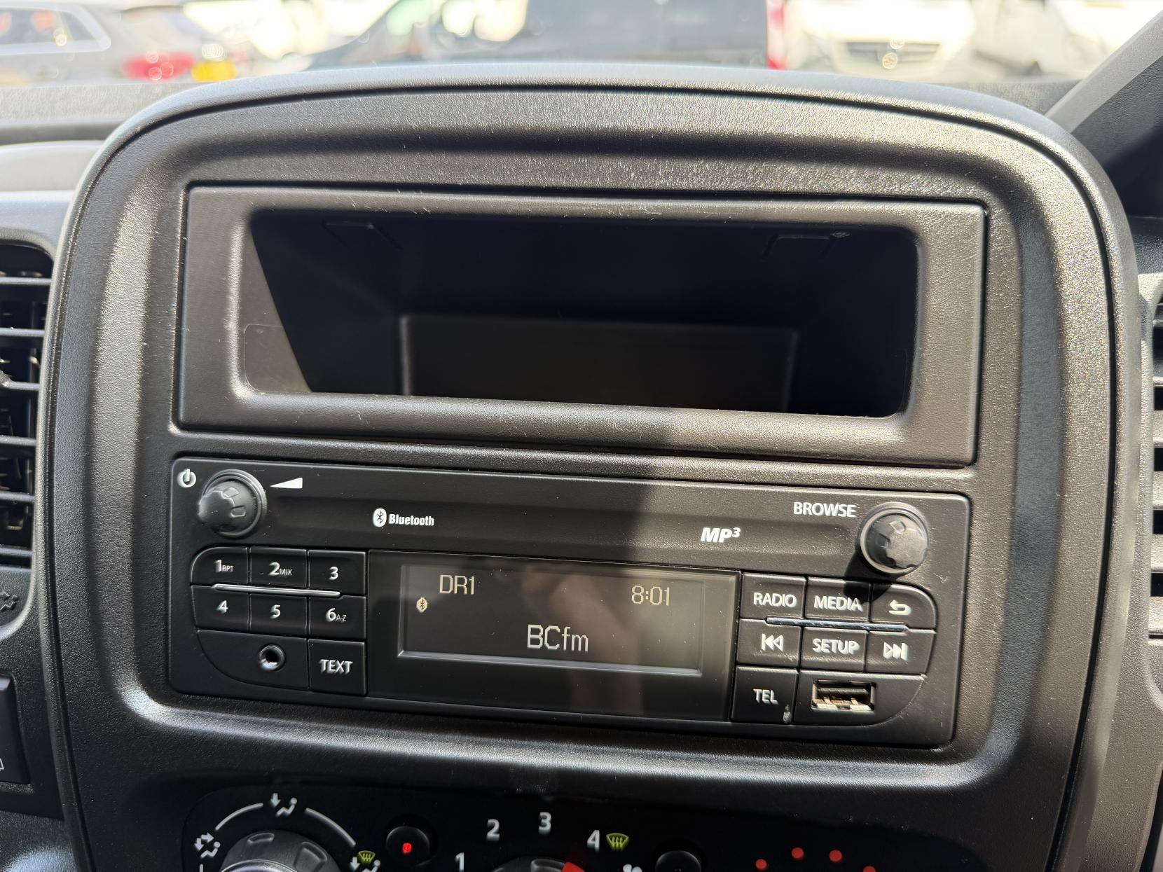 2019 Renault Trafic 1.6 dCi ENERGY 27 Business+ Panel Van 5dr Diesel Manual SWB Standard Roof Euro 6 (s/s) (125 ps) - Thumbnail 38