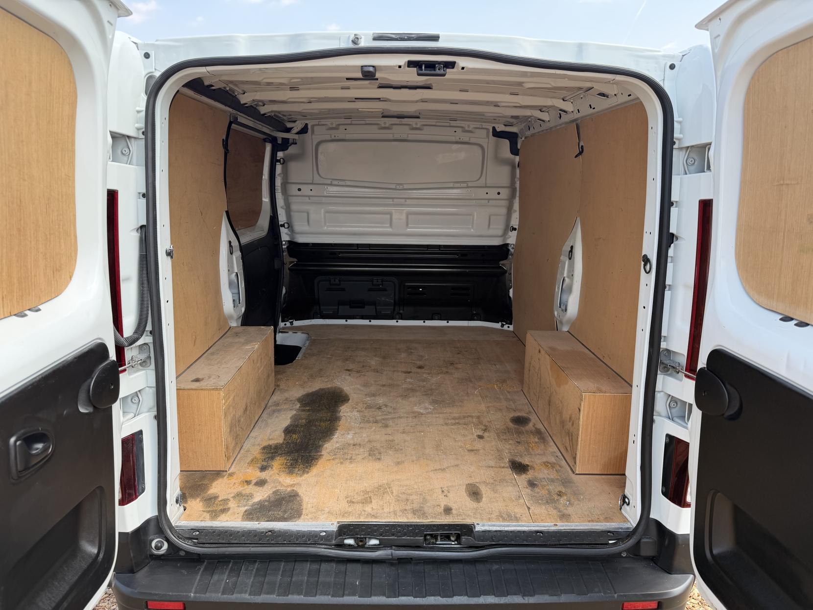 2019 Renault Trafic 1.6 dCi ENERGY 27 Business+ Panel Van 5dr Diesel Manual SWB Standard Roof Euro 6 (s/s) (125 ps) - Thumbnail 3
