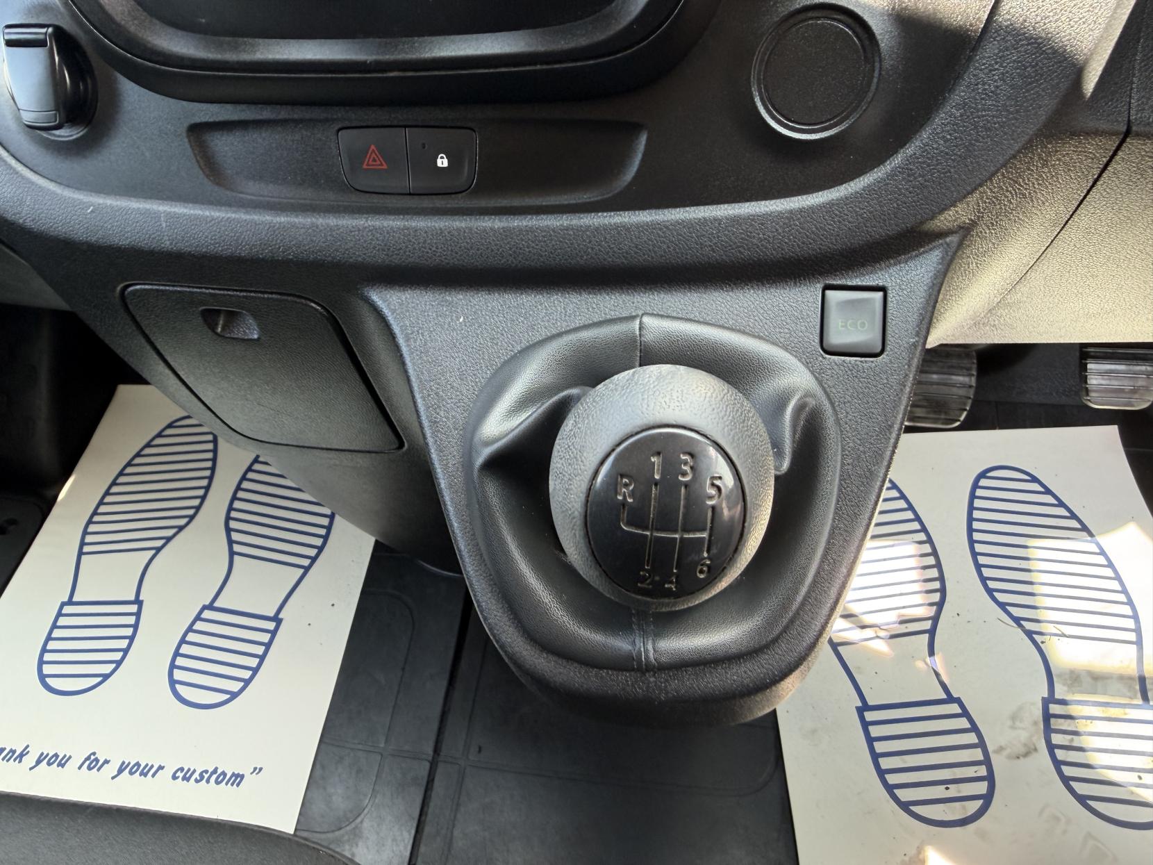 2019 Renault Trafic 1.6 dCi ENERGY 27 Business+ Panel Van 5dr Diesel Manual SWB Standard Roof Euro 6 (s/s) (125 ps) - Thumbnail 44