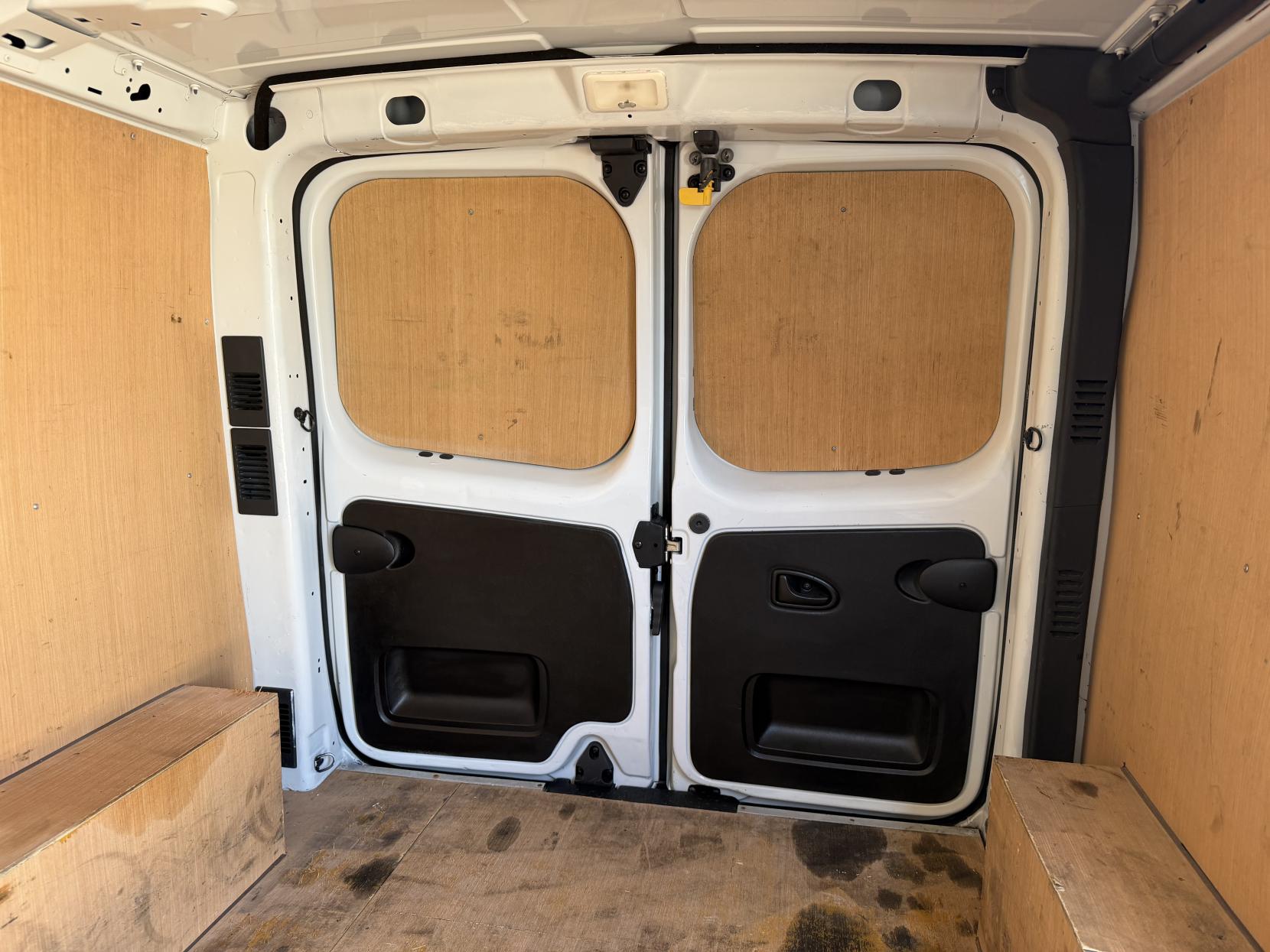 2019 Renault Trafic 1.6 dCi ENERGY 27 Business+ Panel Van 5dr Diesel Manual SWB Standard Roof Euro 6 (s/s) (125 ps) - Thumbnail 25