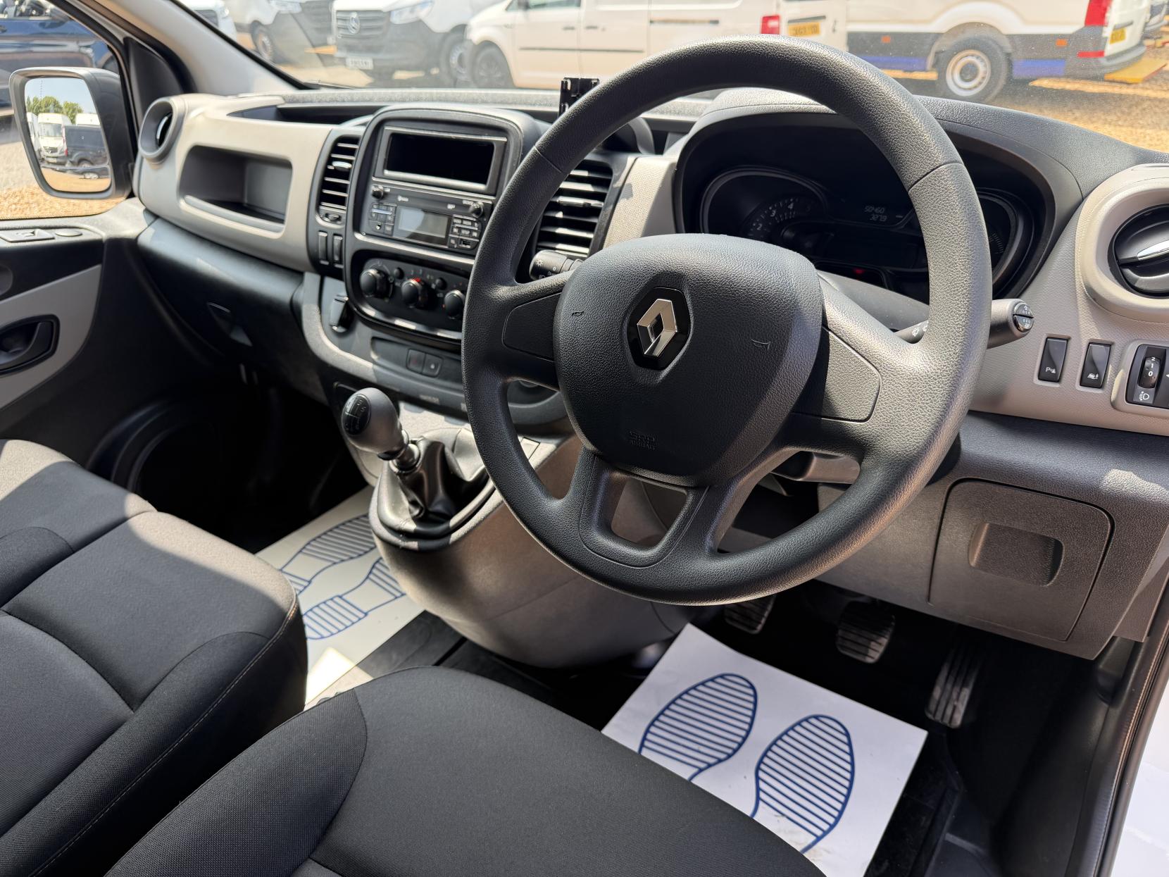 2019 Renault Trafic 1.6 dCi ENERGY 27 Business+ Panel Van 5dr Diesel Manual SWB Standard Roof Euro 6 (s/s) (125 ps) - Thumbnail 2