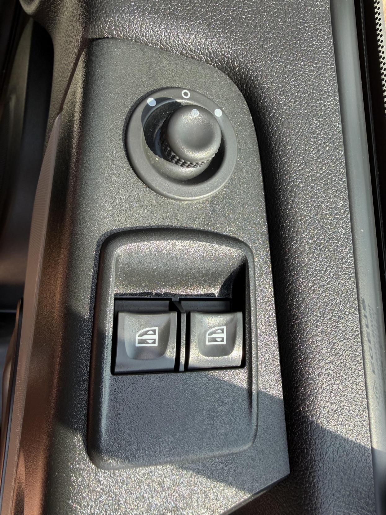 2019 Renault Trafic 1.6 dCi ENERGY 27 Business+ Panel Van 5dr Diesel Manual SWB Standard Roof Euro 6 (s/s) (125 ps) - Thumbnail 33