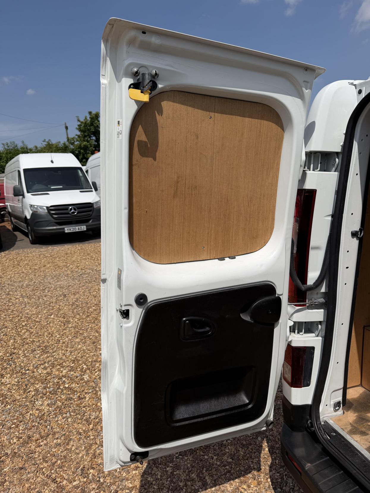 2019 Renault Trafic 1.6 dCi ENERGY 27 Business+ Panel Van 5dr Diesel Manual SWB Standard Roof Euro 6 (s/s) (125 ps) - Thumbnail 28