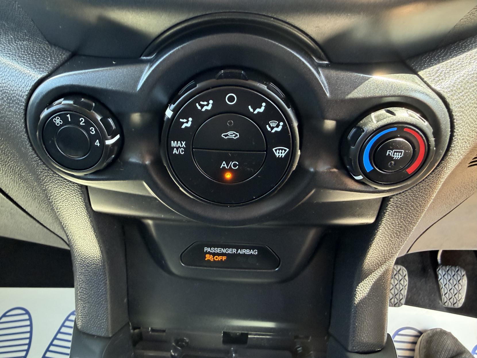 2015 Ford EcoSport 1.0T EcoBoost Zetec SUV 5dr Petrol Manual 2WD Euro 6 (s/s) (125 ps) - Thumbnail 36